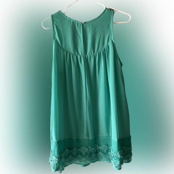 Size small flowy turquoise tank with embroidered details - Picture 3 of 3